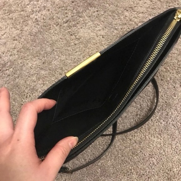 Burberry women’s leather crossbody bag - Picture 4 of 8